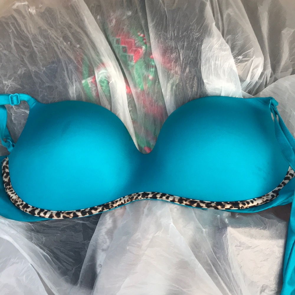 Victoria’s Secret bombshell bra size 34D